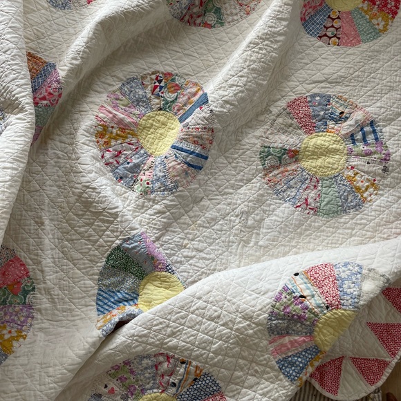 Vintage Dresden Plate Quilt 80x90 Scallop Edge Feedsack - Picture 2 of 13